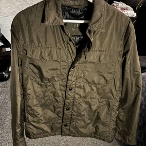 Massimo dutti jacka  - Jacka storlek s. Oliv med dun på insidan 