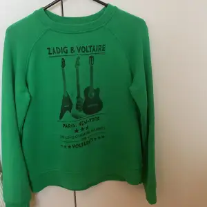 Säljer denna as snygga tröja från Zadig. Den ser helt oanvänd ut och är använd fåtal gånger.  Pris kan diskuteras 