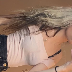 Tröja - Rosa off shoulder tröja ifrån bikbok 