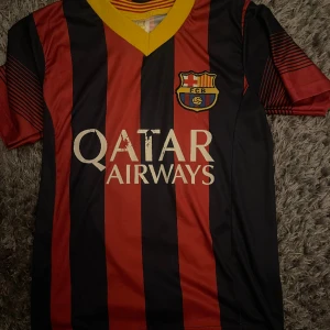 Fotbollströja  - Neymar tröja för barn i storlek 140! 