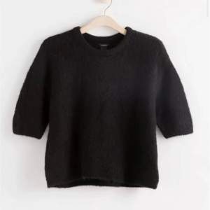 Säljer denna superfina trekvartsärmade tröja pågrund av att den inte kommer till användning längre💕använd fåtal gånger❤️