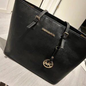 Handväska mk  - Väldigt fint skick 