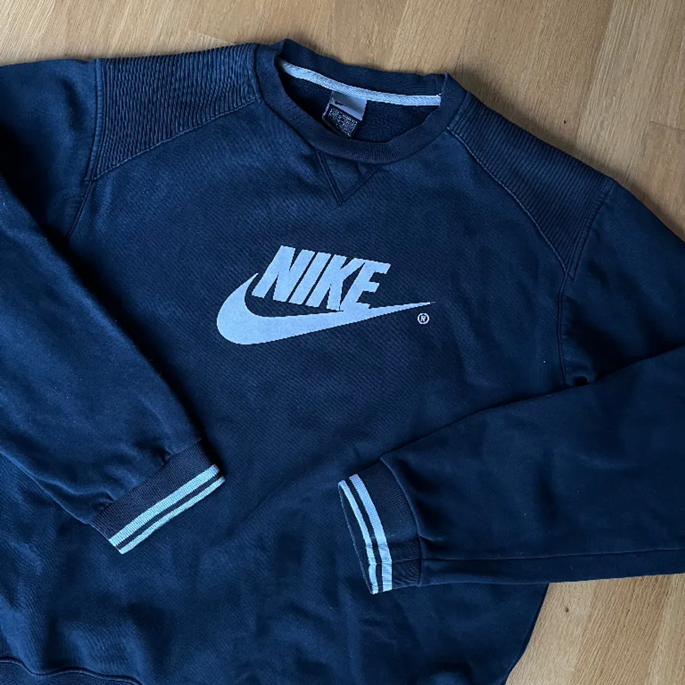 Vintage Nike sweatshirt i fint vintage skick! . Tröjor & Koftor.