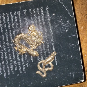 Hängen  - Hängen för halsband. 