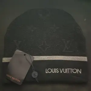 Säljer 1:1 Louis Vuitton monogram med tag kvar, ingen box tillkommer. Passar alla. 