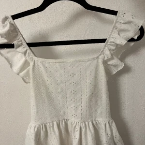 topp  - super söt topp med knytning i ryggen❤️‍🔥