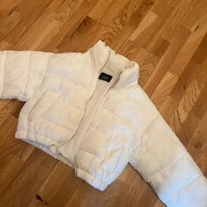 Jackor - Flera olika jackor för vår, höst och kanske tidig sommar och vinter. Olika storlekar och butiker de är från. 