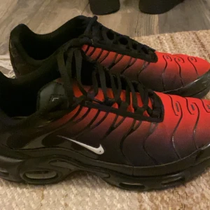 Nike tn - Nike tn i rätt bra skick Säljer dem på grund av att jag inte känner att dem passar min stil. Priset är inte fast i sten så pruta om så önskas