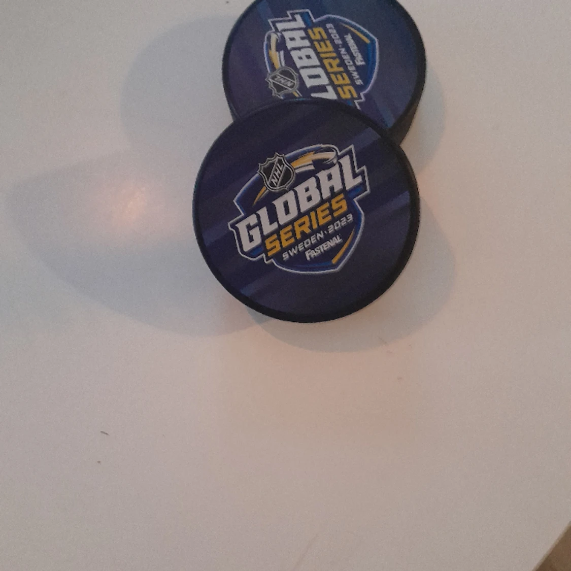 Äkta Global series puckar från Stockholm 