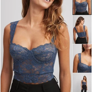 Spets topp - Nakd spetstopp! Säljer denna toppen i storlek XS, lapp är kvar (helt oanvänd) nypris 379kr men jag säljer för 220kr🫶🏽