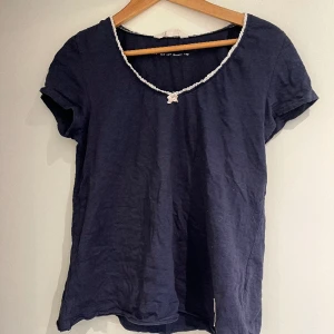 Odd Molly tröja - Säljer denna jättesöta odd molly tröjan då den inte är min stil längre. Fint skick ❄️💓 Storlek 1 passar S-M  Köptes för 599 kr men säljer nu för 250 kr