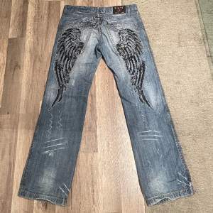 Y2K jeans med coolt mönster på baksidan! - Stl Ca 32/32 - Tar bud från 450kr