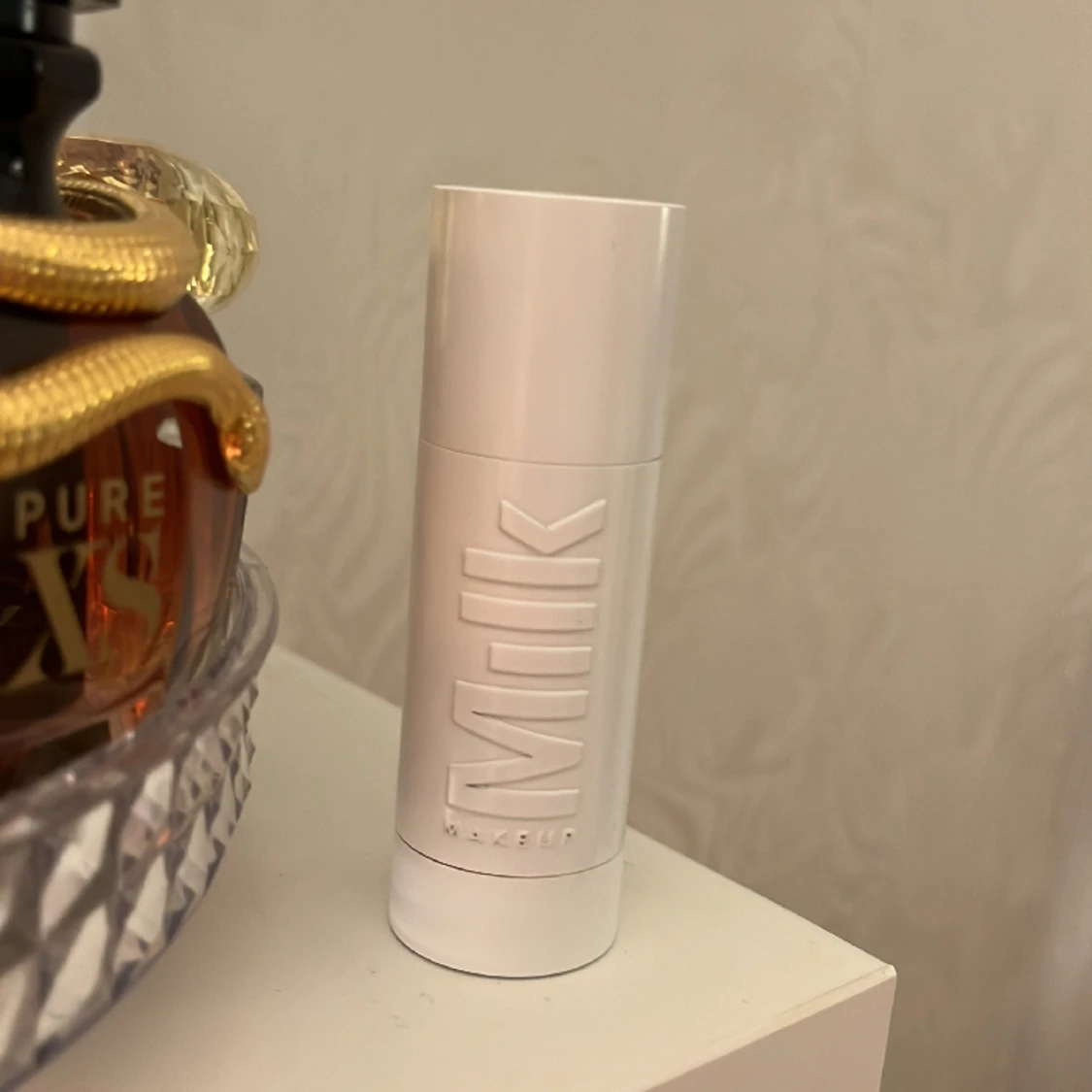 Milk foundation stick - 90