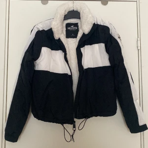 Jacka - Fodrad jacka från Hollister i fint skick