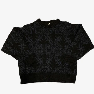 Stickad tröja - Mysig stickad tröja. Storlek L men sitter mer som S/M 