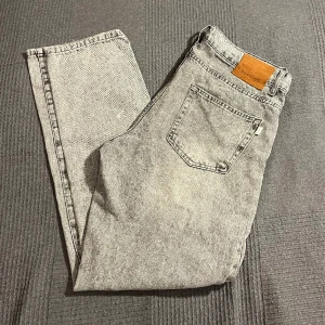 Woodbird jeans - Ett par jeans från woodbird i väldigt fint skick. Storlek 31,32.  Nypris: 899kr. Mitt pris: 299kr. Hör av er vid frågor