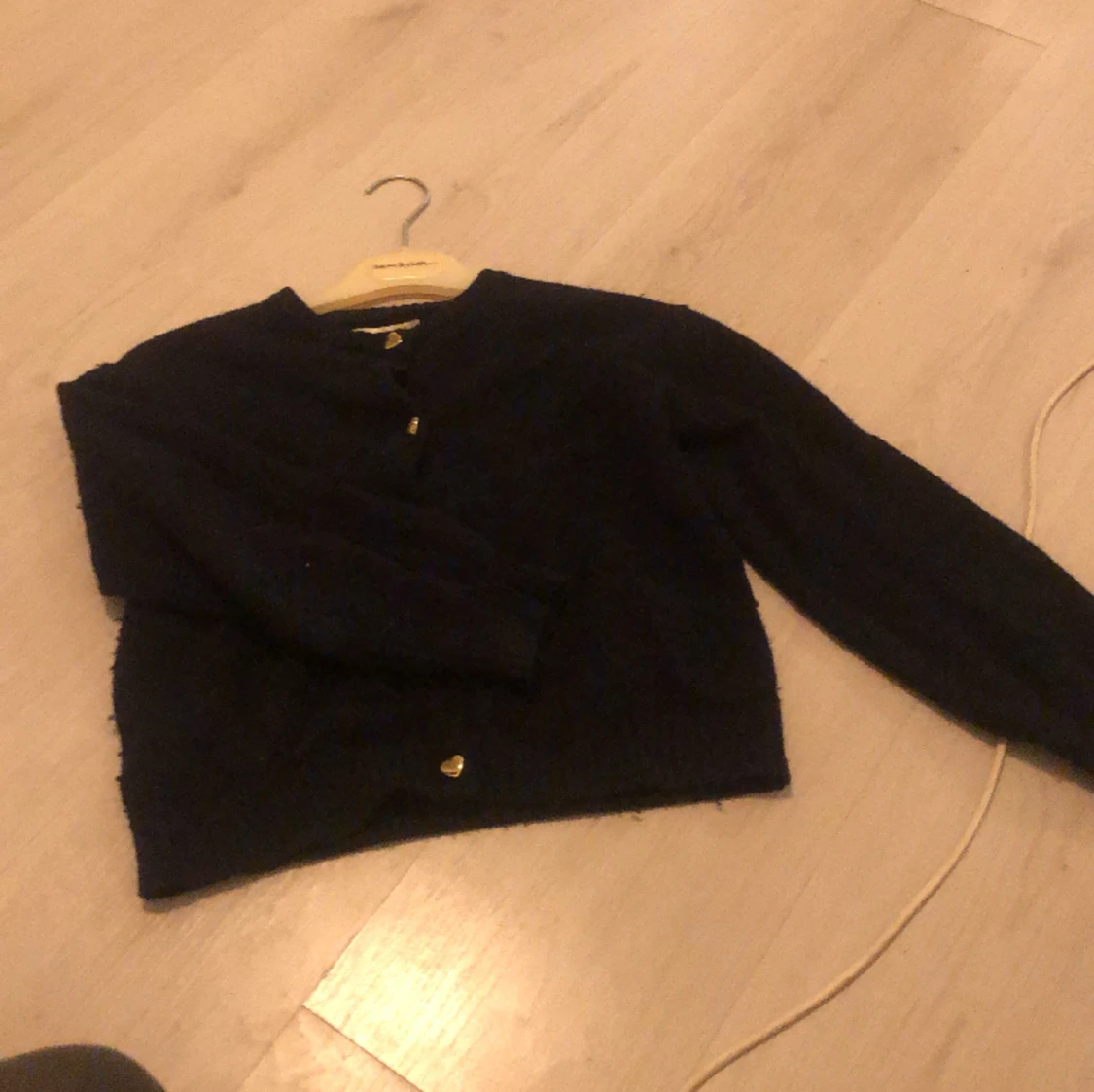 Jätte fin svart tröja med guld hjärtan på - 90