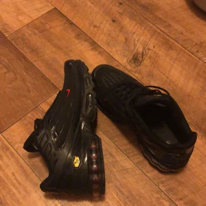 Nike tuned air max plus - Säljer mina skor då dom bara står, använda max 10 gånger. Kan säljas billigare vid snabb affär