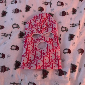 Dior skidmask - Dior inspirerad skidmask, skimask, rånar luva, huvmask, fröken snusk, 1cuz. Tar emot prisförslag 