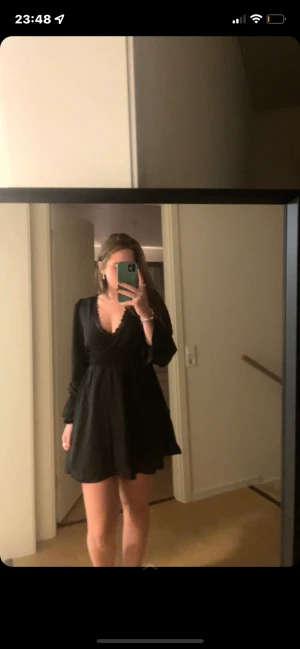 Jättefin zara klänning💓 - Säljer nu min favorit klänning ifrån zara då den tyvärr inte passar mig längre.🫶🏻💕