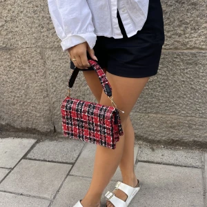 BECK SÖNDERGAARD väska  - Super bra skick, inga fläckae eller liknande, liten men rymlig, avtagbart band❣️ står inte för någon frakt! 