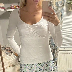 Top - Säljer en jätte fin top. Den är ifrån Cubus. Stolek s. Sparsamt använd. Köparen står för frakt💕🤗