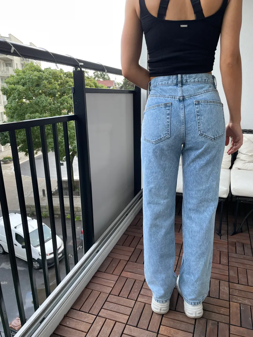 Helt nya jeans från Asos. Hon på bilden är 171 cm. Skitsnygga!. Jeans & Byxor.