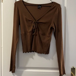 Topp - Säljer en helt ny och oanvänd topp ifrån Vero Moda 