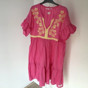 Klänning odd molly😻🙌 - Supeerfin klänning från Odd Molly! 😻💘  Använd två ggr!💞💐 Storlek 1🫶🏼🫶🏼🫶🏼