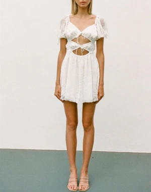 sabo skirt klänning - sabo skirt klänning👗ändats använd på champagnefrukosten😝xs men passar mig bra som brukar ha S