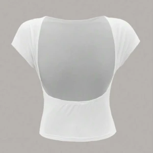 Öppen rygg topp - Fin topp som har använts Max 3 gånger, har en liten fläck som syns på bilden❤️