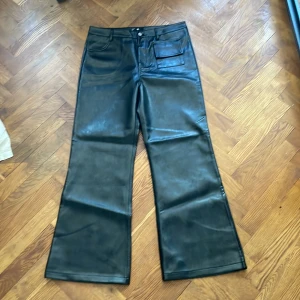 Ranger cartel flared fake leather pants  - Helt nya byxor från ranger cartel 