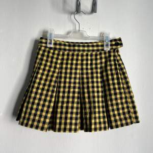 Rutig kort kjol från hm Nyskick, använd en gång