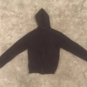 Ralph lauren zip hoodie - Skick 10/10 knappt använd storlek S nypris 1100kr