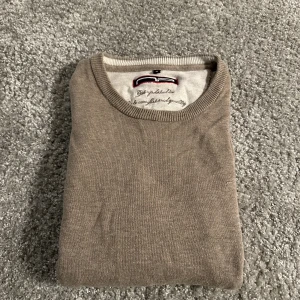 Sweatshirt - Fin skicka Storlek M