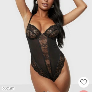 Spets body - säljer denna spets body, endast testad, storlek 70B, bra skick, säljer för 100kr + frakt🤍