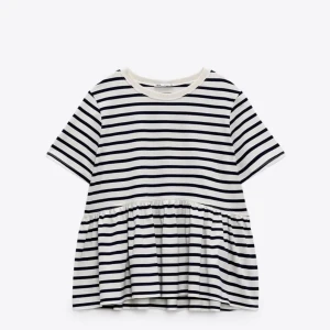 Zara tröja - Säljer denna fina volang tröjan ifrån Zara jag köpte den av någon annan på Plick. Har använt den en gång.