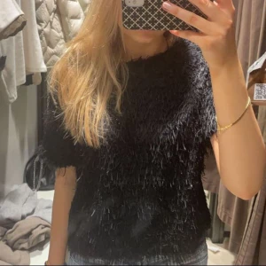 Tshirt med fransar - Tshirt från zaras barnavdelning men passar mig som brukar ha xs/s