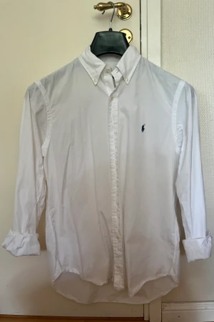 Ralph lauren skjorta  - Raffeskjorta i bra skick. Tänker mig 450 men kan gå ner vid snabb affär. Har du frågor så tveka inte att höra av dig😁🙏