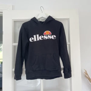 Ellesse hoodie - Superfin hoodie som inte har några defekter. Använd ett fåtal gånger.