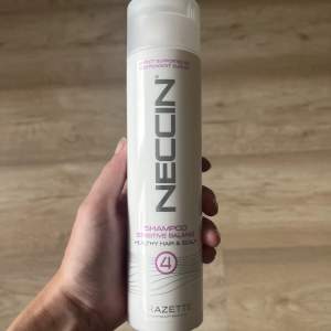 Grazette neccin schampo 250ml, finns ca 80% kvar i. Köpt för 229 kr.  Bra för känslig/torr/kliande hårbotren. 