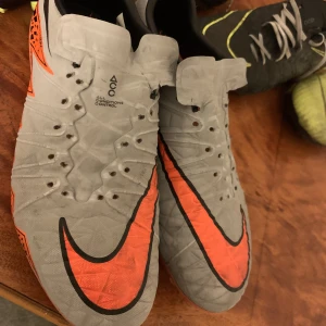 Nike hypervenom - Sällsynta, utan snören, kom med budg
