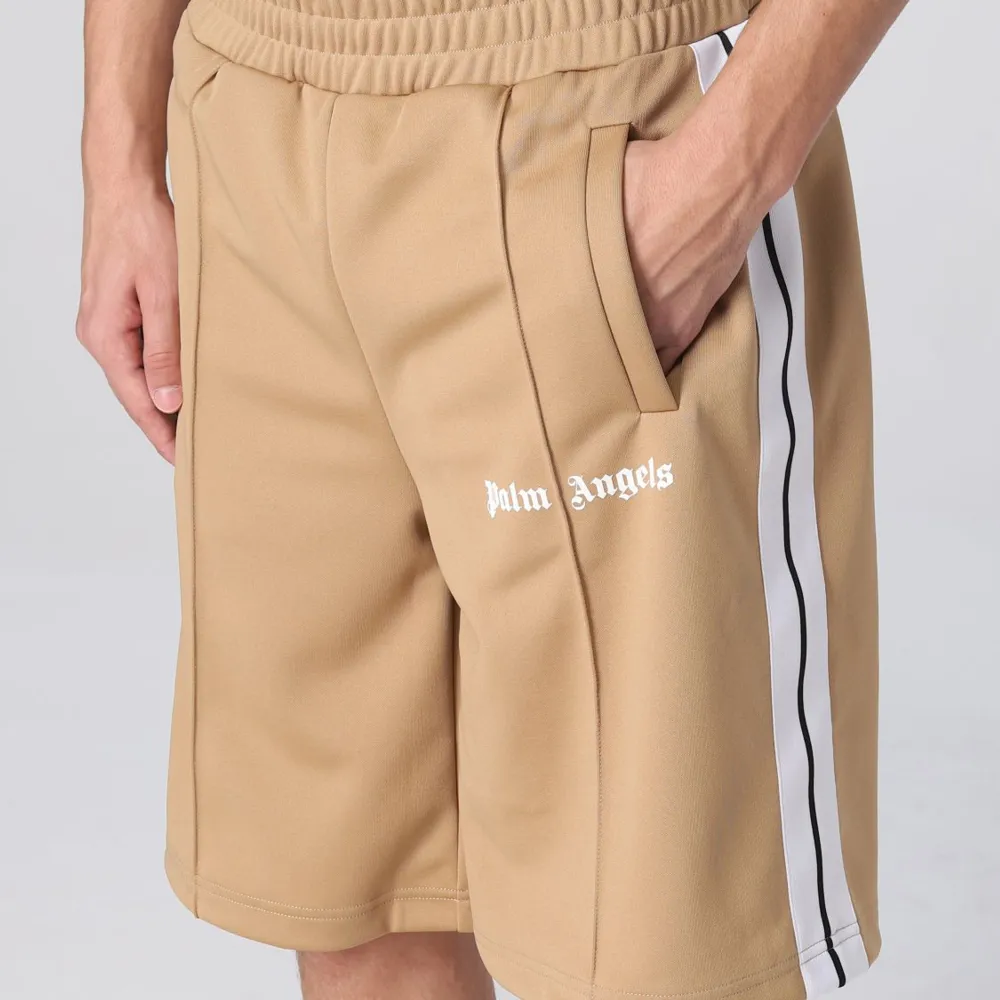 Har haft dom ett tag men inte använt dom då jag inte tyckt att det är min stil. Shorts.