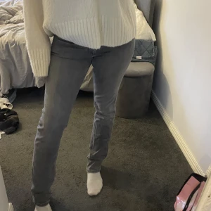 Gråa pepe jeans - Jätte fina pepe jeans som inte kommer till användning, bra skick💞