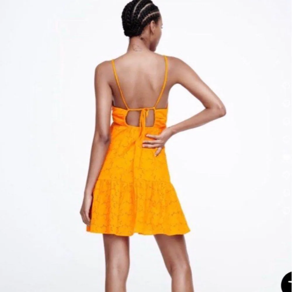 Selger denne drit fine kjolen fra Zara! Den er lite brukt og derfor selger jeg den☺️kom gjerne med bud!. Klänningar.