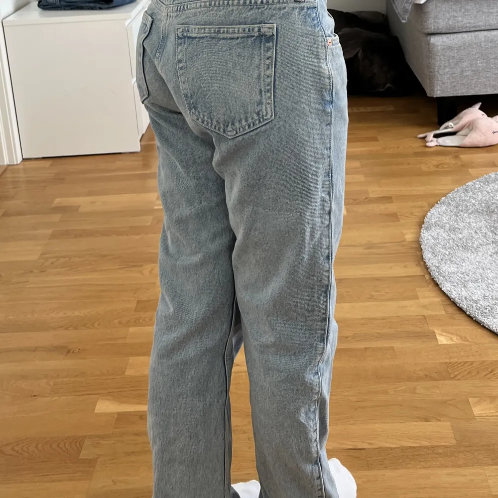 Jeans från weekday modellen arrow, jättesnygga men säljer för de inte kommer till användning hos mig. Jeans & Byxor.