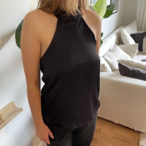 Satinlinne - Linne i satin storlek 36/S