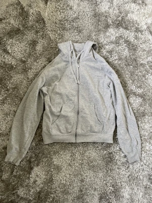 Fleece - Fin kofta / fleece från Cubus. Storlek xs. Inga defekter. Köp via köp nu❣️
