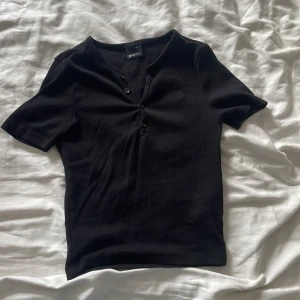 Topp - Söt topp från gina tricot. Kommer ej till användning, strl xs. 50kr + frakt🥰