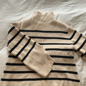 Tröja från Carin Wester  - Stickad tröja från Carin Wester. Storlek M. Köp direkt för 150kr i appen.